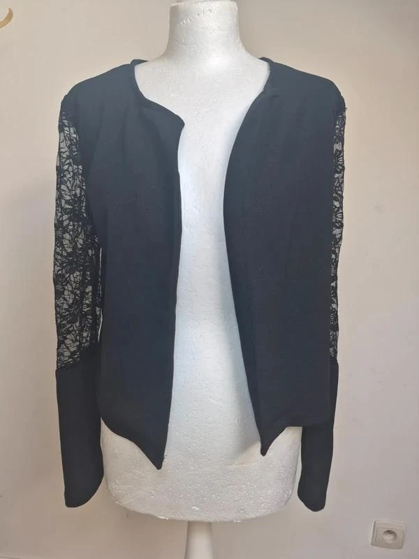 Emery Rose Veste fine noire avec manches en dentelle M